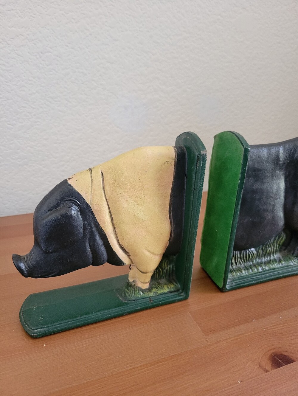 VNT Cast IRON Pig Bookends in Black, Yellow and Green SUPER COOL